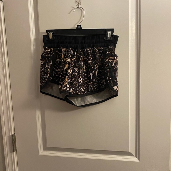 lululemon athletica Pants - 𝅺lululemon Alethica Women's Black Shorts Size 4